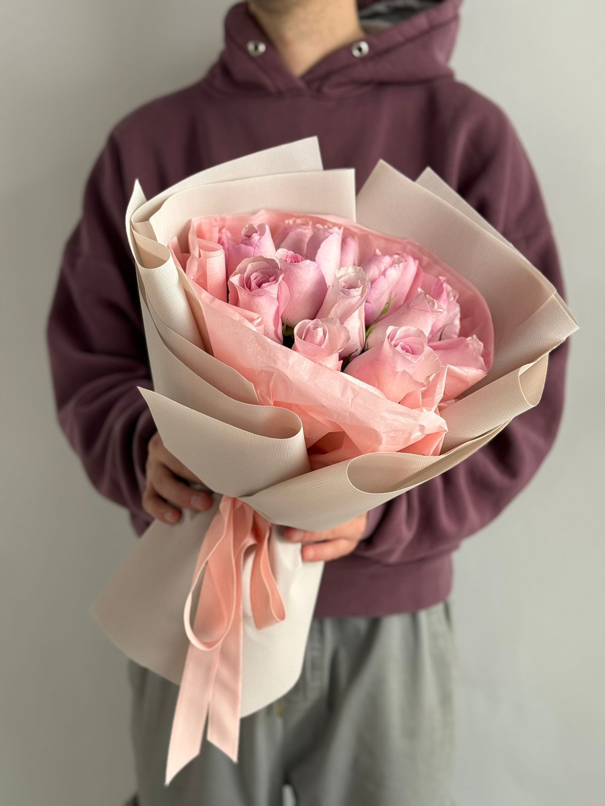 Букет из 15 нежных розовых голландских роз