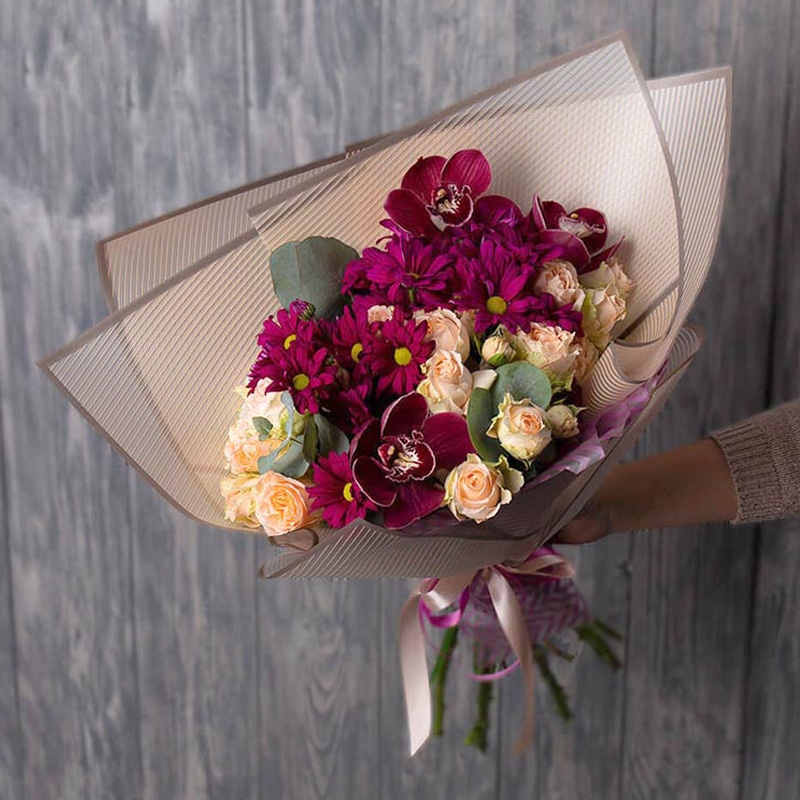 Композиция "Диара" из орхидей, хризантем и роз