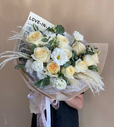 Композиця "Шэрон" с розой и лизиантусом