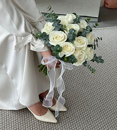 Свадебный букет невесты "Талиса" из роз и эвкалипта