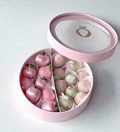 Бокс "Космея" клубника и виноград в шоколаде