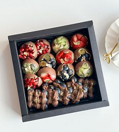 Фруктовый бокс "Сочное комбо" из фруктовых и ягодных медиантов в шоколаде