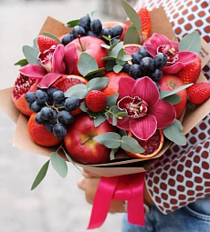 Букет из фруктов и цветов "Изюм"