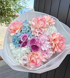 Композиция "Королевский" с гортензией и розами 