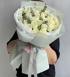 Букет из 35 белых роз