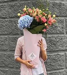 Букет "Шанель" из гортензий и лизиантусов