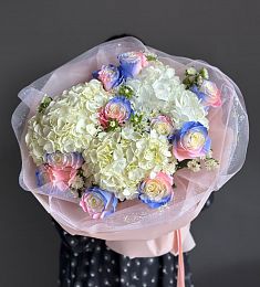 Букет "Colorea" из гортензии, астры и градиентной розы