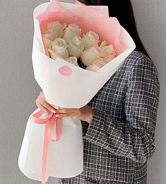 11 голландских роз в оформлении