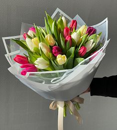 Букет "Радуга тюльпанов" из 35 тюльпанов
