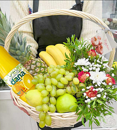 Корзины с фруктами и цветами "Щедрость"