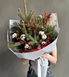 Композиция "Симфония зимы" из нобилиса, илекса и хлопка