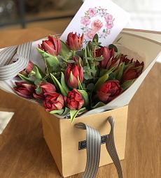 Голландские тюльпаны в крафтовом пакете