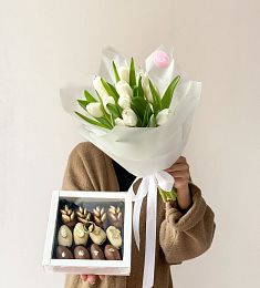 Сет "К Ифтару" букет тюльпанов и финики в шоколаде