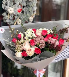 Композиция "Айжан" из роз и хризантем